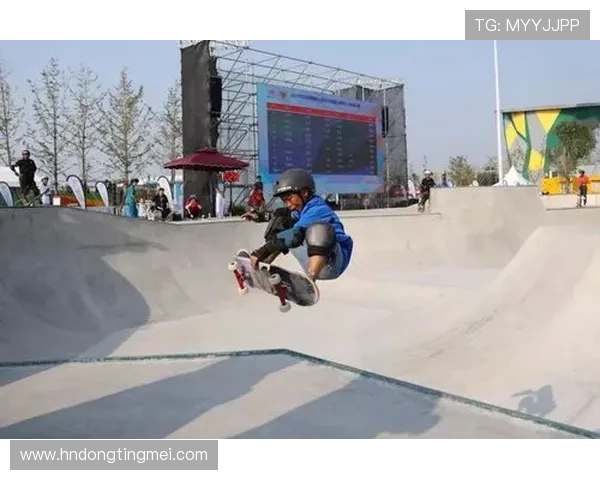 重庆极限运动队在世界滑板锦标赛中以55分稳居积分榜首位